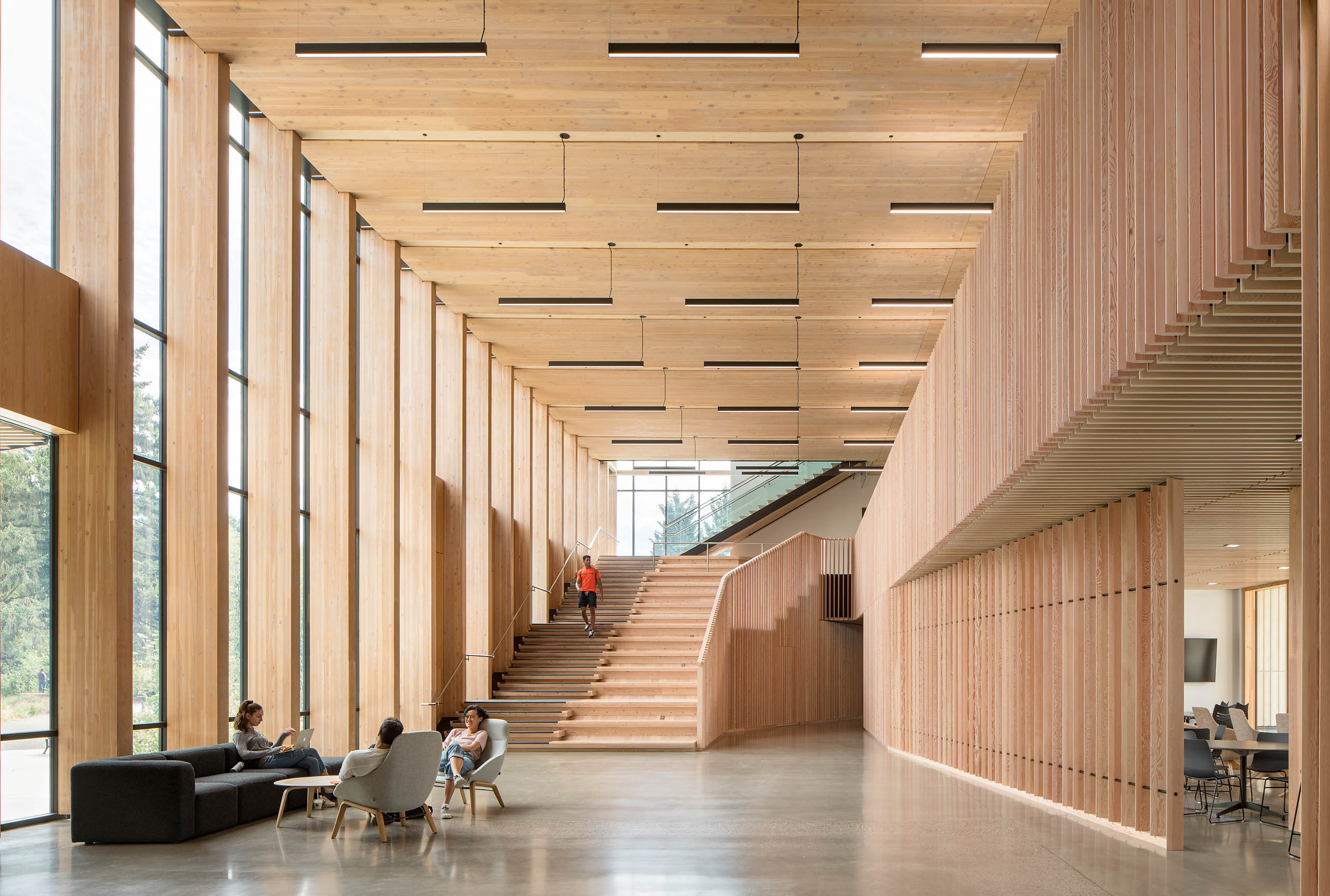 A MGA projetou o Peavy Hall, parte do Complexo de Ciências Florestais da Oregon State University, para mostrar inovações em silvicultura e design de ecossistemas. Imagem de Josh Partee.