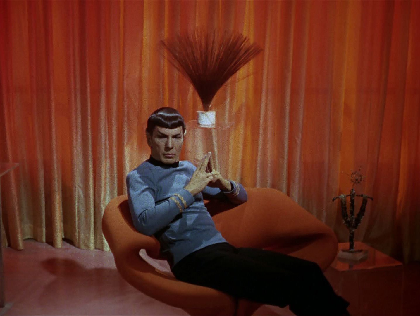 Ribbon Chair de Pierre Poulain em Star Trek. Fonte: Reprodução