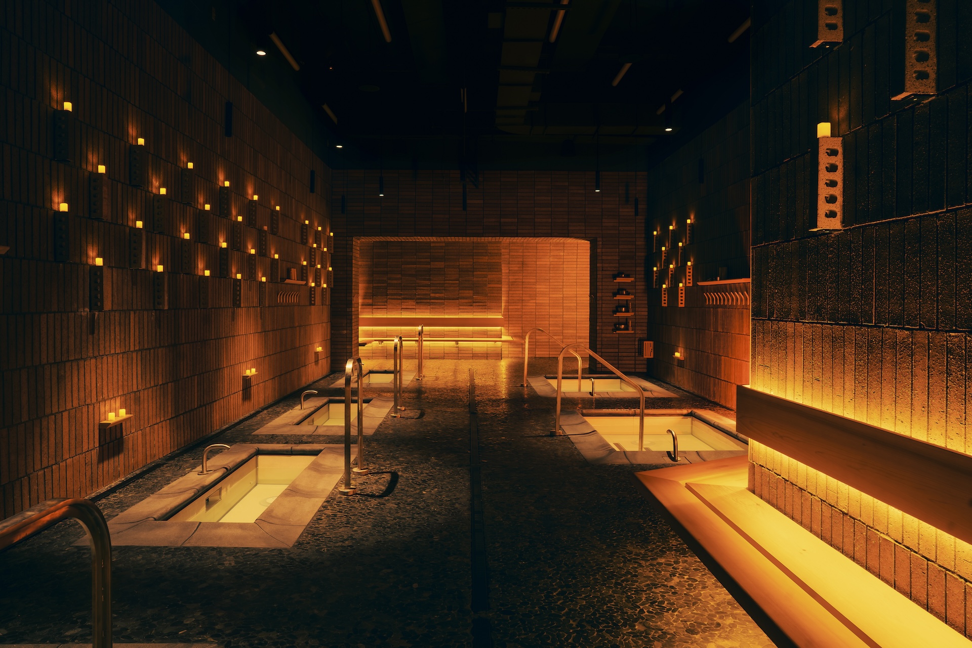 Piscina coletiva e sauna no The Othership. Foto: Ian Patterson via The Othership
